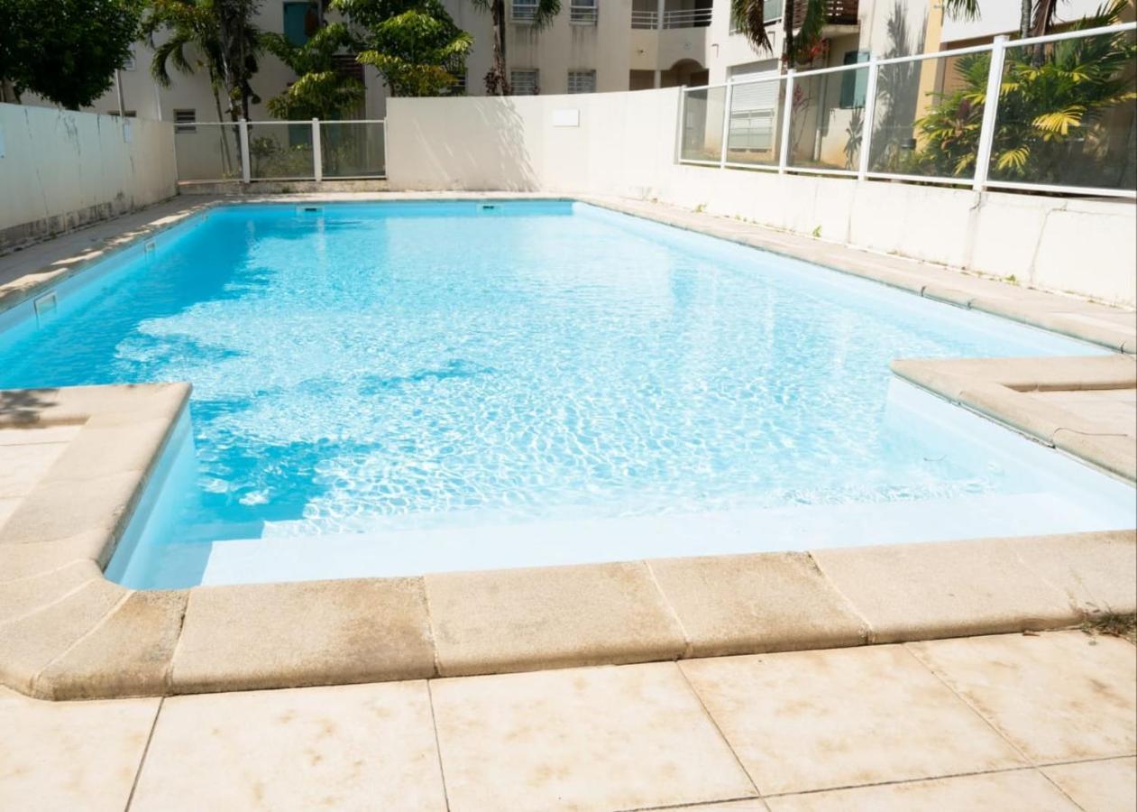 L'Ile Au Paon - Appartement T2 Avec Piscine Et Parking Les Abymes Eksteriør bilde